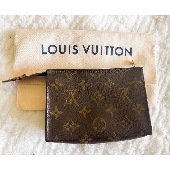 ❗️SOLD❗️LOUIS VUITTON Monogram Toiletry Pouch - Picture 3 of 9